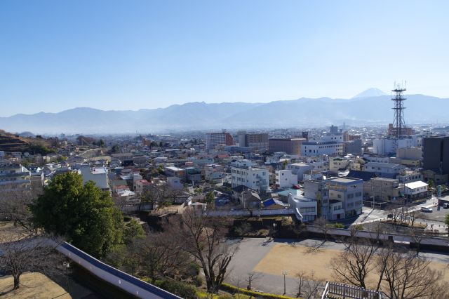 山並が長く続きます。