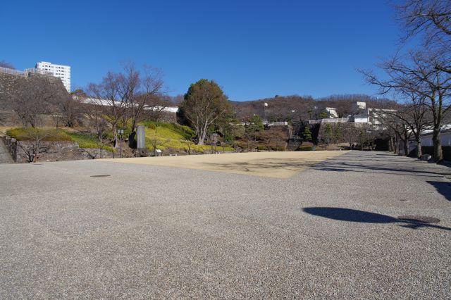 鍛冶曲輪跡の広場。