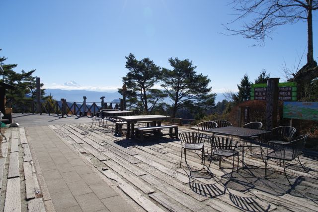 再び駅前の広場より。天気が良くて名残惜しい。