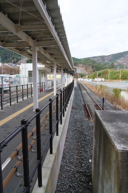 便数は少なくこの時も列車は来ていませんが、ここが繋がった希望を実感します。