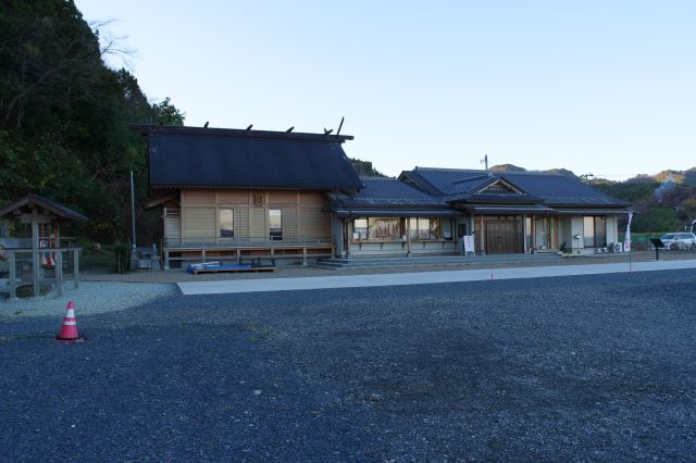 震災の記憶と新たなスタートを感じさせる神社でした。