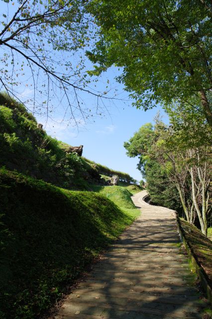 坂道を登ります。