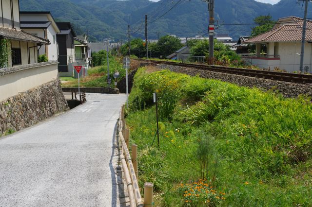 線路が近づきます。