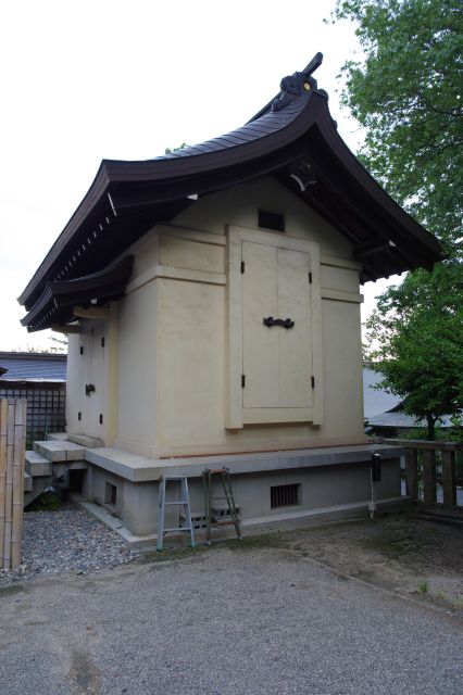 蔵のような建物。