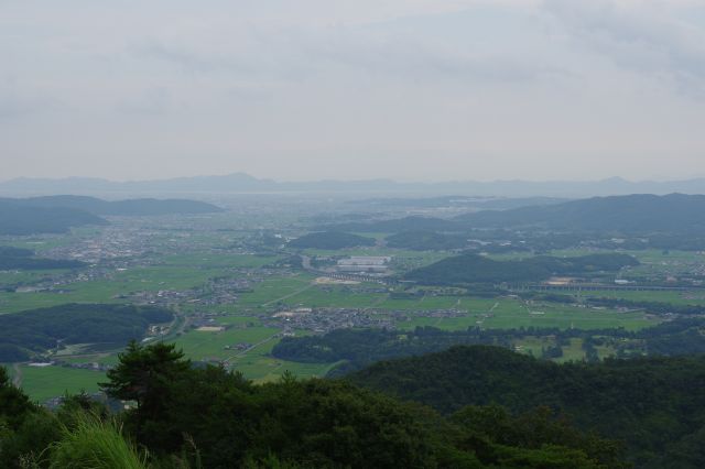 地上の町並みの眺望。