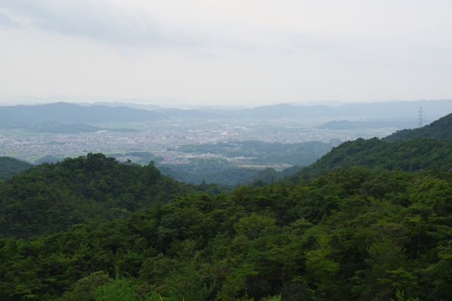 地上の町並みの眺望。