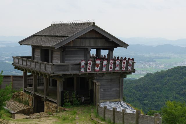 西門も上から見られます。