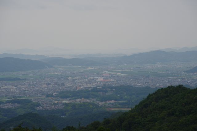 地上の町並み。