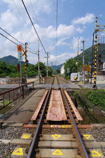 伯備線の北側、頼久寺通りと石火矢町の武家屋敷の横を走ります。