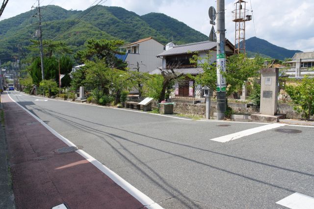 川下へ進みます。夏は日差しが熱いです。