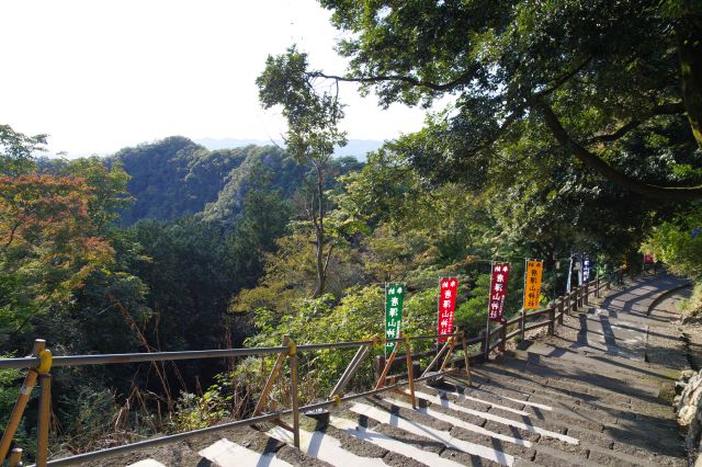 階段を下って戻ります。