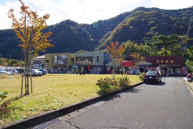 龍王峡の駐車場や飲食店付近より。