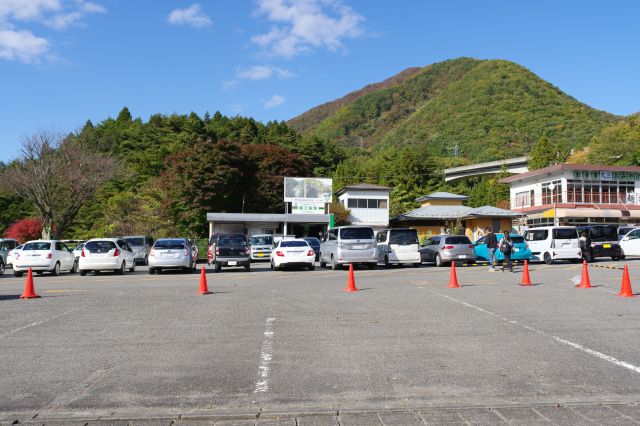 駐車場は広いです。