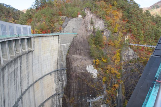 自然の中の巨大な構造物です。