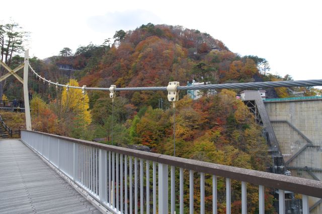 怖いぐらいのとてもダイナミックな峡谷でした。高所恐怖症の人には絶対にお勧めしません。再び山を上下して駐車場に戻るのにも体力を使います。