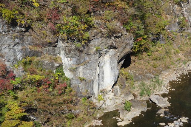 力強い岩場。