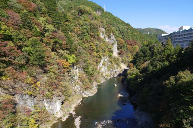 上流側。進むと少しずつ角度を変わります。