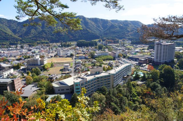 鬼怒川温泉街の町並み。