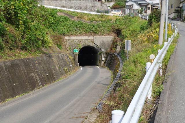 トンネルに挟まれて少しだけ外に出る区間です。