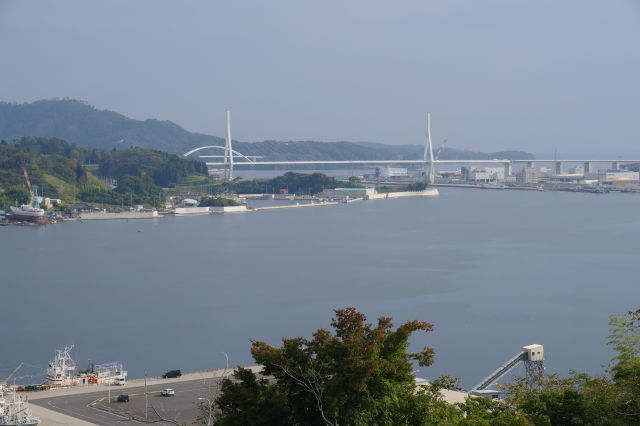 気仙沼湾横断橋。