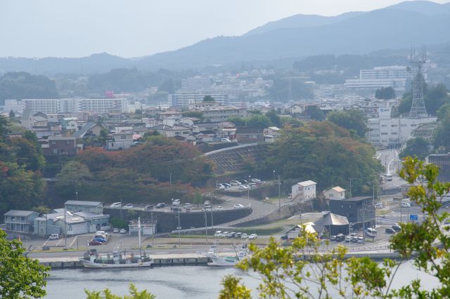 内陸側の街並み。