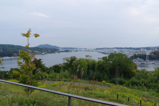 ここからも内湾地区の眺望が見られて大体同じ眺望です。