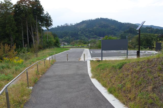 駐車場へ到着。震災を伝えるメモリアルな公園、リアルに触れて感情が動きました。来てよかった。