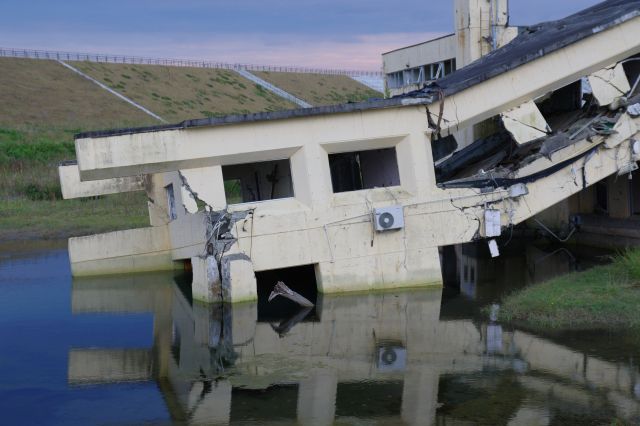 水に浸かっている部分。元は平らな陸地でした。