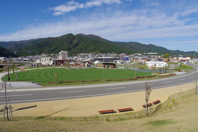 北寄りの大船渡駅方面。被災前の姿は分かりませんが大きく変化したのでしょう。