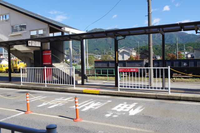 大船渡線BRTを1番線から下車、BRTと鉄道が混在する駅です。