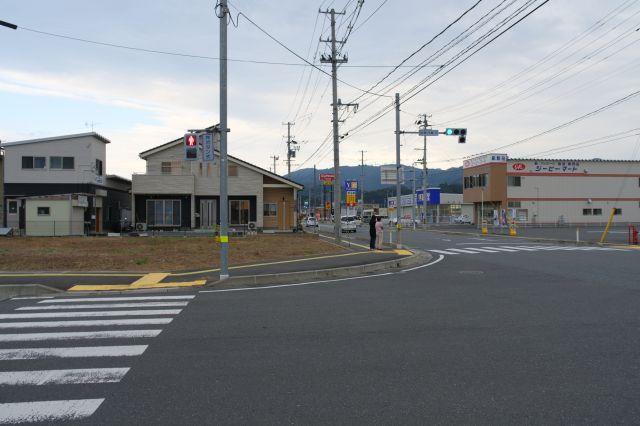 海が見えない場所ですがこの辺りには第18共徳丸という大型漁船が鎮座していました。信じられない事であり津波の恐ろしさを感じます。