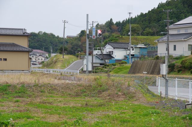 専用軌道の気仙沼方面。