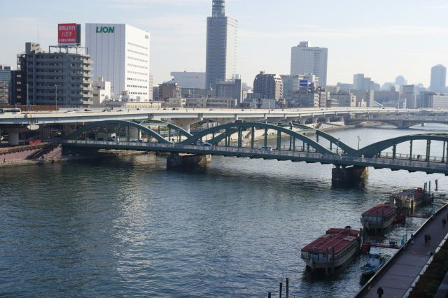 3つのアーチの厩橋。