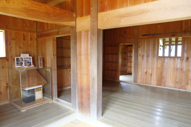 高櫓の中へ。涼しい風が吹きます。