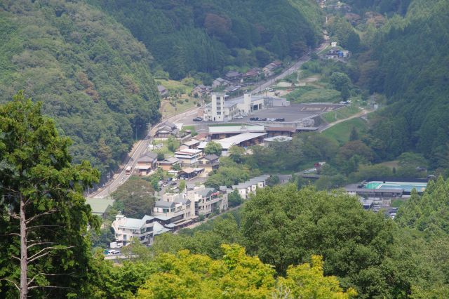 足助消防署付近、ヘリコプターの音が響いていました。