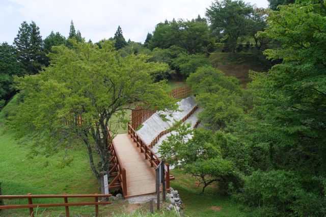 城へはこちらへ向かいます。