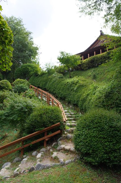 では本丸へと階段を登ります。