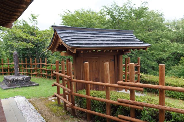 外には本丸大手門。