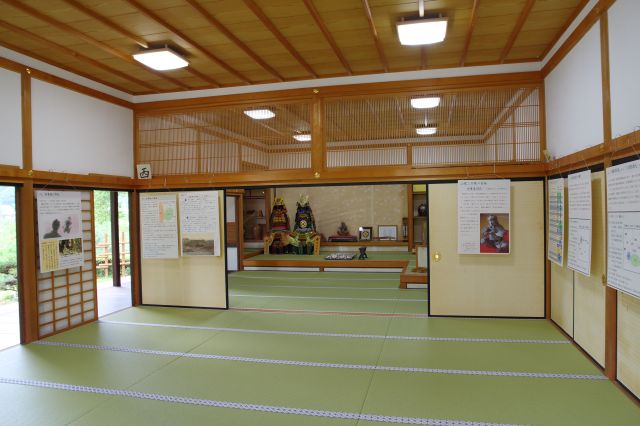 二の間・上段の間へ。