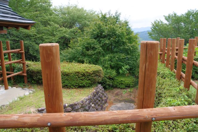 門の先は小さな桝形になっています。