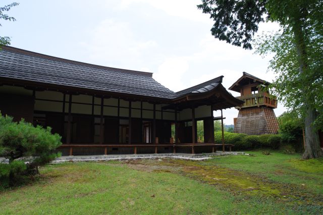 裏側的な印象の空間。