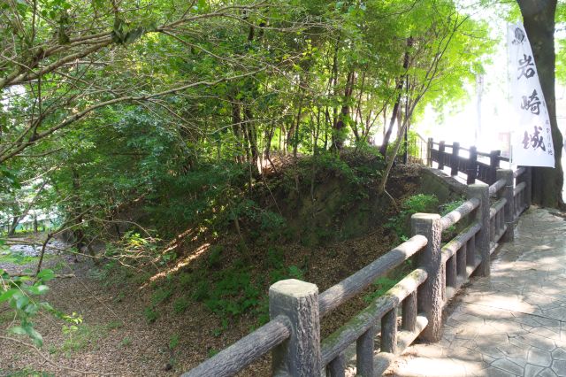 反対側、奥は本丸へ。