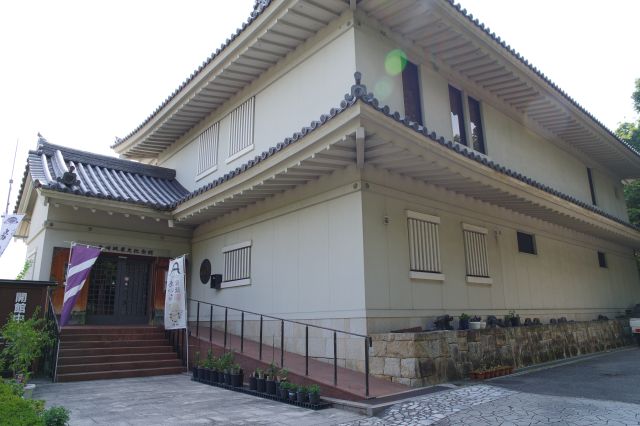 二の丸側にも入口。