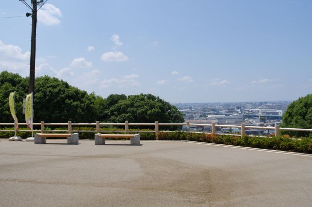 建物前後から眺望が良いですが天守から見ることにします。