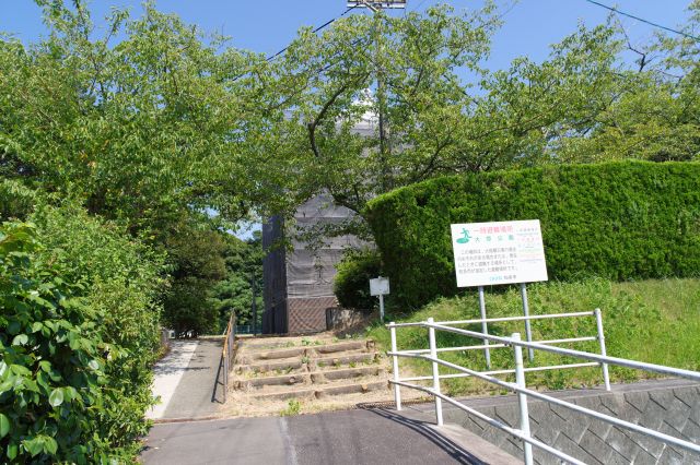 住宅や畑が半々の地域、大草公園へ。