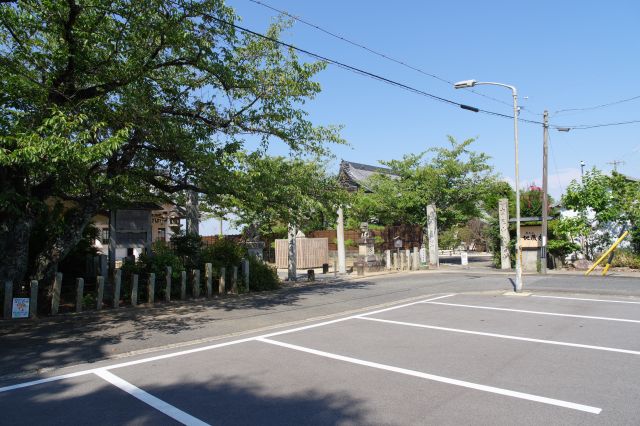 堀の外は住宅街に一転し、津島神社、地蔵寺へ。