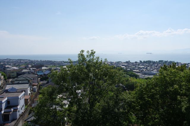 伊勢湾の開放的な眺望が広がります！町の音や工場や船の音が聞こえます。