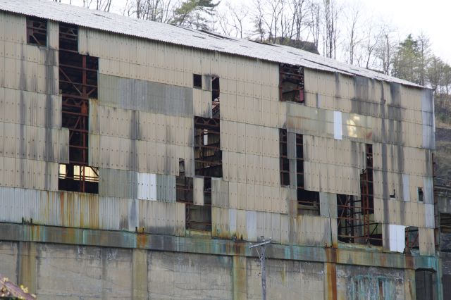 中が少し見えます。