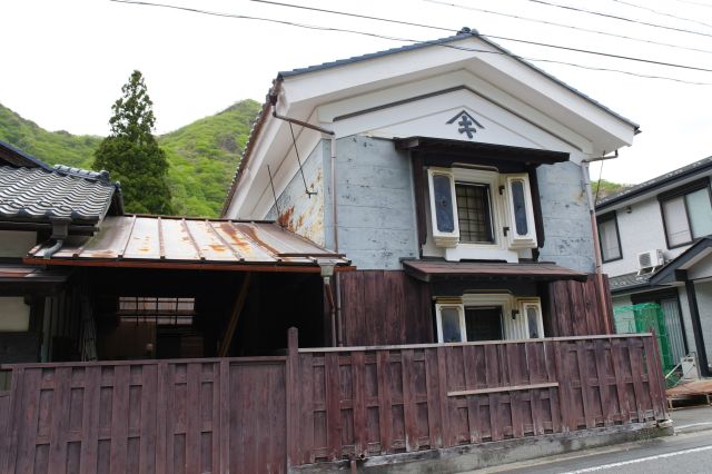 蔵などレトロな建造物も少し見られました。