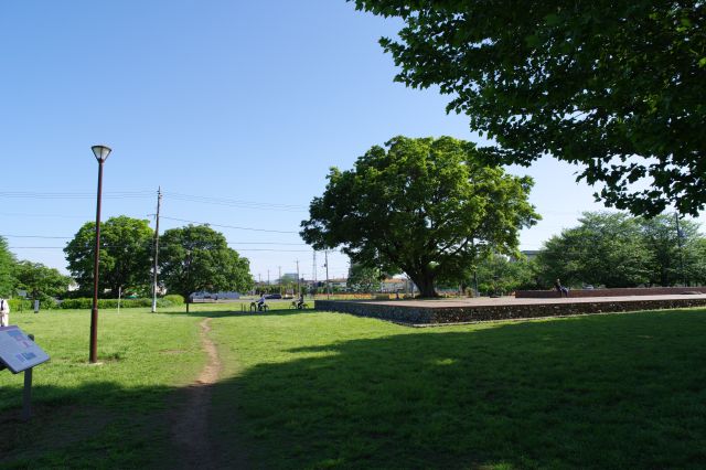 史跡は金堂の奥へと続きます。